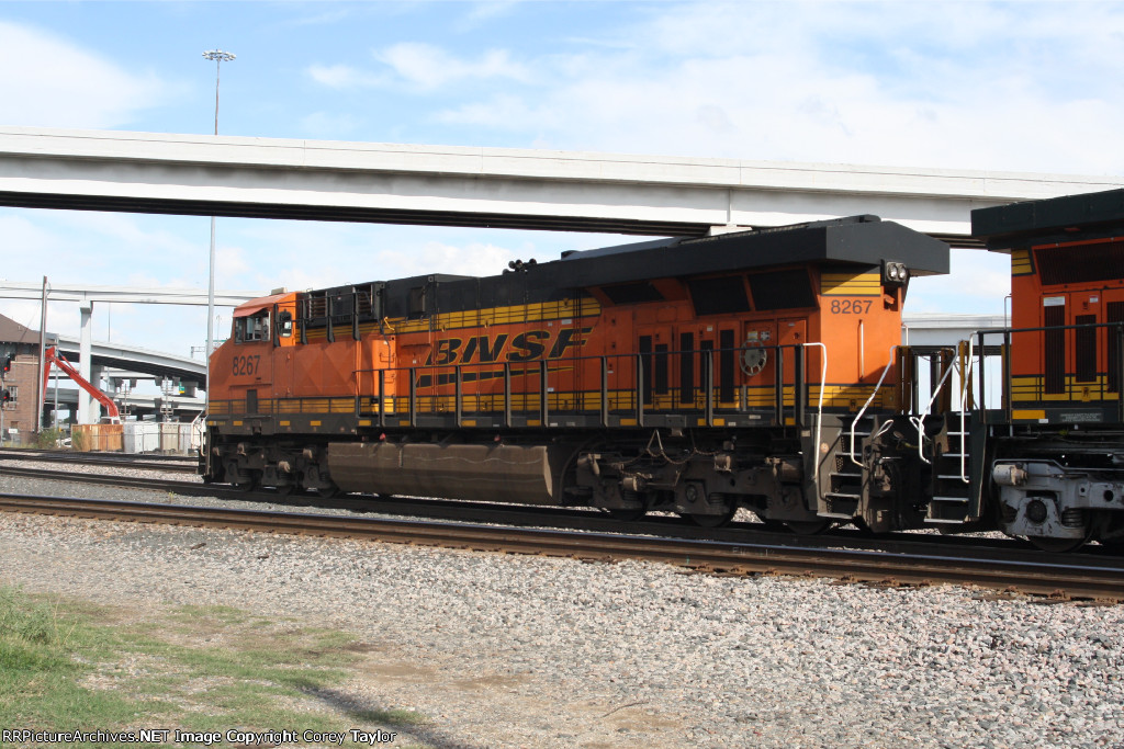 BNSF 8267